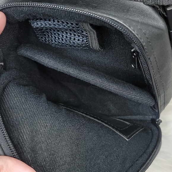 Bose QC 1 carrying case Excellent condition - Picture 5 of 6